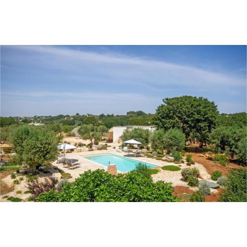 Stunning Home In Cisternino With Wifi