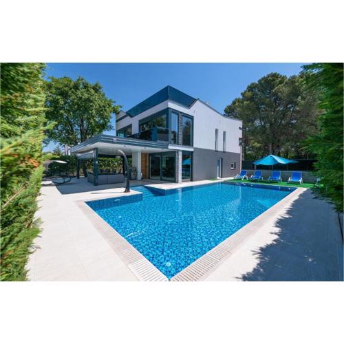 Stunning Home In Fazana With Sauna