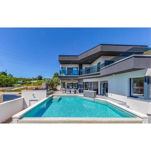 Stunning Home In Pula With Jacuzzi