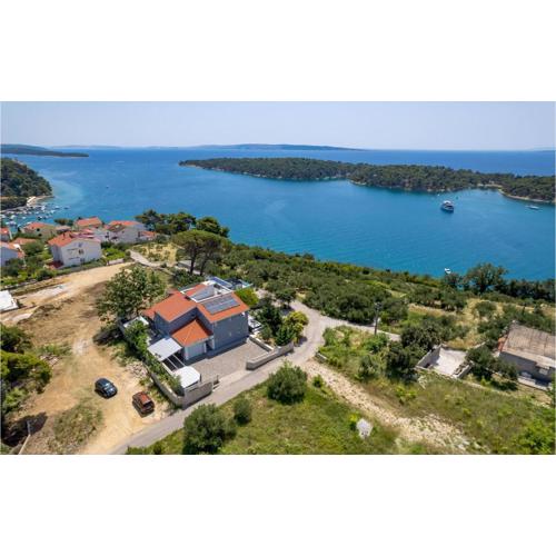 Stunning Home In Rab With Jacuzzi
