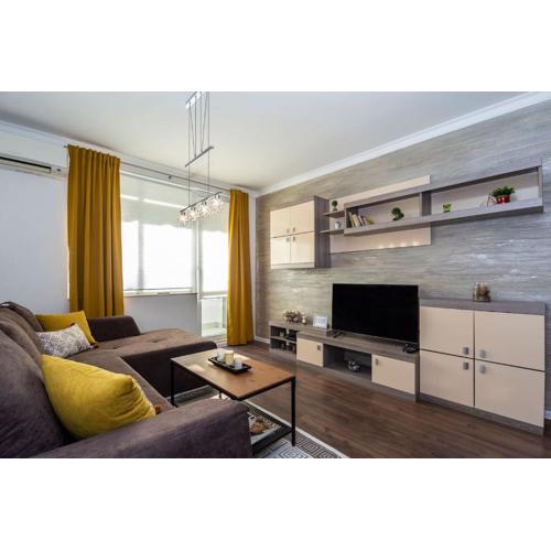 Stunning location and views!Foothills of Old town!