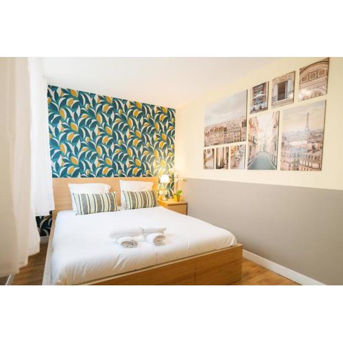 Stunning Modern Red Apartment near Bastille-Marais