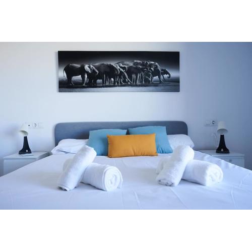 Stunning penthouse terrace & pool , Free Parking