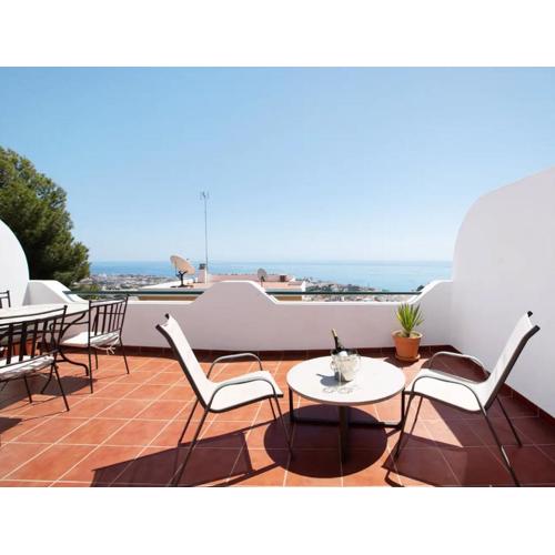 Stunning Penthouse with sea views,solarium,pool & parking