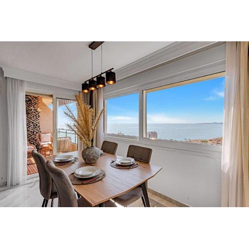 Stunning sea and mountains views close to the beach !