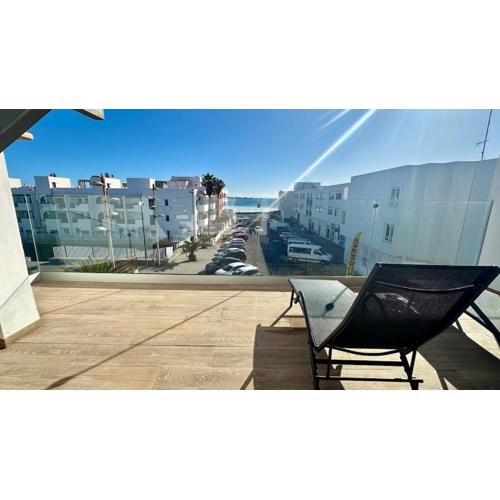 Stunning sea view apartment with big balcony in the center