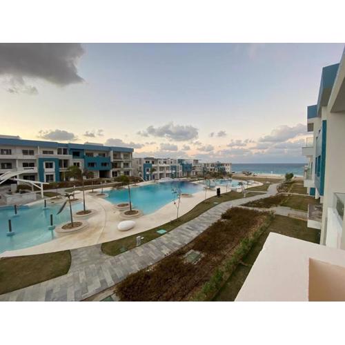 Stunning sea view service Apt.