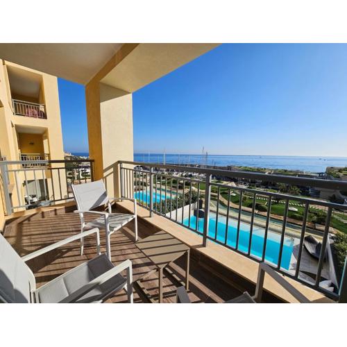 Stunning Seafront Portomaso Apartment
