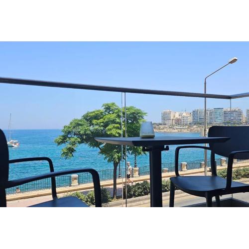 Stunning Seaview Apartment by Spinola Bay