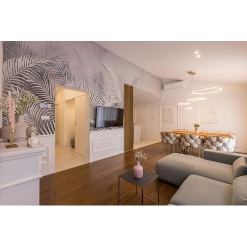 Stunning seaview,spacious chic family oasis Loani