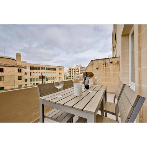 Stunning Sliema 2 Bed Apt Meters Away From Beach