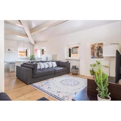 Stunning top floor flat in the heart of Verona