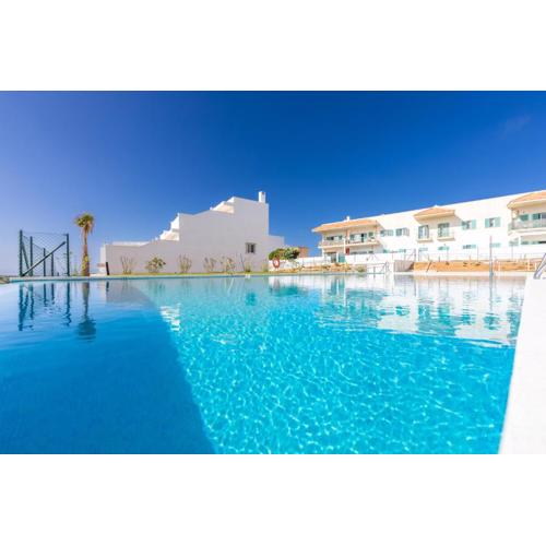 Stunning views, terrace, pool, WIFI & near centre
