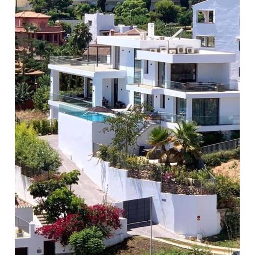 Stunning villa in Benalmádena with amazing views, pool and large gym