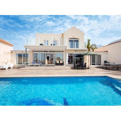 Stunning villa Mila in Madroñal, heated pool