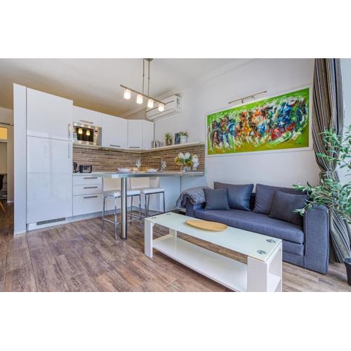 Stylish 1Bedroom Studio in the heart of St Julians 402