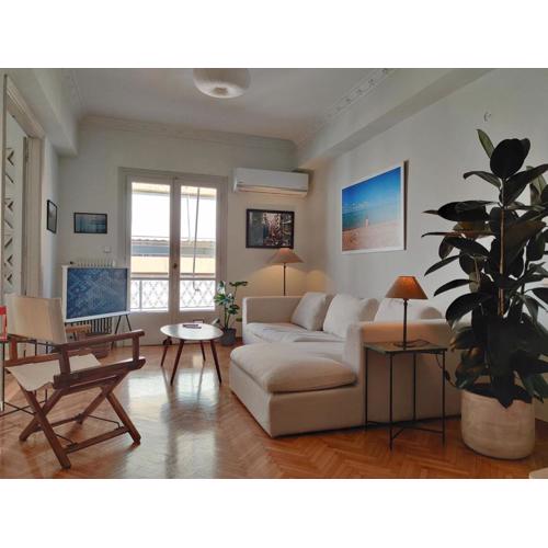 Stylish 1BR Apt with Retro Kitchen View Balcony