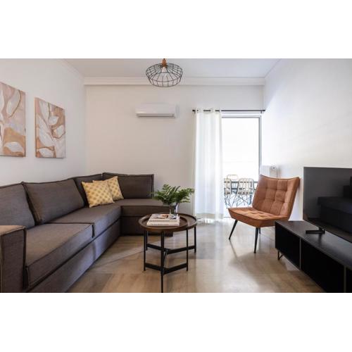 Stylish 1BR Retreat Near Alimos Beach Tram