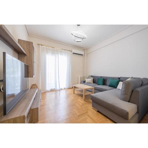 Stylish 2 Bd Urban Retreat Near Panormou Metro