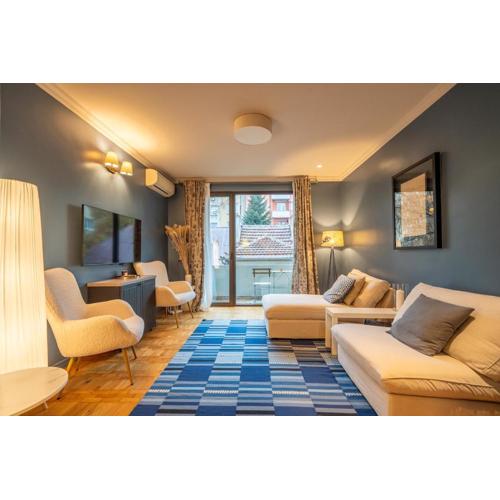 Stylish 2 BDRM Apt at NDK