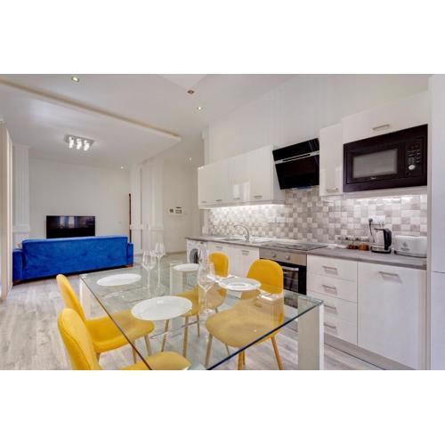 Stylish 2 Bedroom Apartment in an Amazing Location