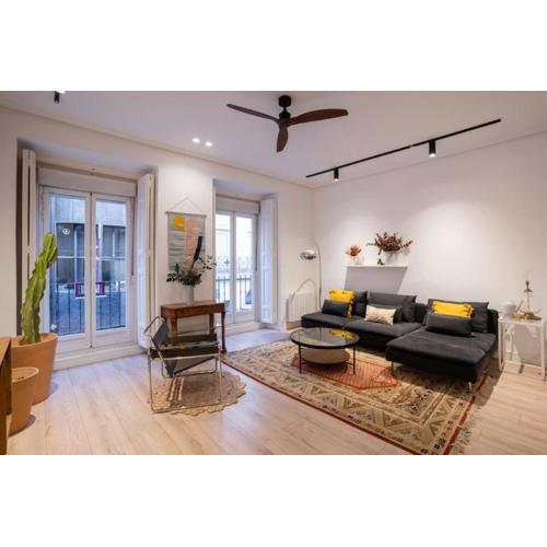 Stylish 2 Bedroom Apartment in the Heart of Madrid