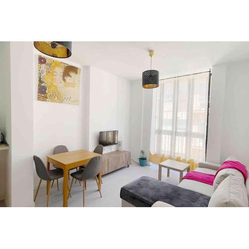 Stylish 2 Bedroom Apartment Next to LaMerced Plaza