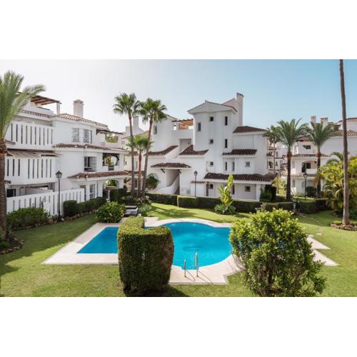 Stylish 2-Bedroom Penthouse in Los Naranjos de Marbella