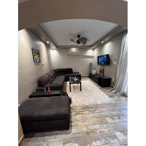 Stylish 2BR, 5 min to CAI Airport, Balcony, Free Snacks