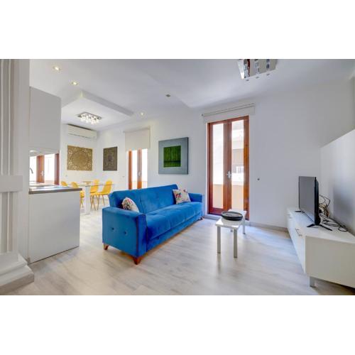 Stylish 2BR Apart, Steps Away from the Beach