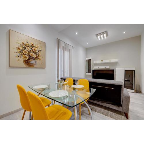 Stylish 2BR Apartment steps to the Promenade