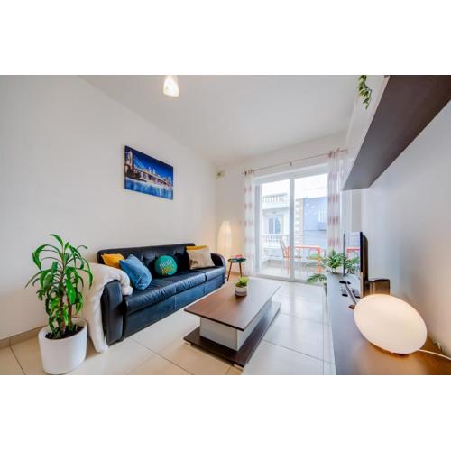 Stylish 2BR Apt with balconies in St Julians, Paceville - APT 6 by Vaganza