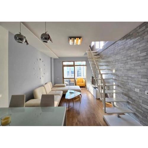Stylish 2BR Duplex w Balcony