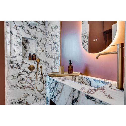 Stylish 2BR flat near metro Dafni