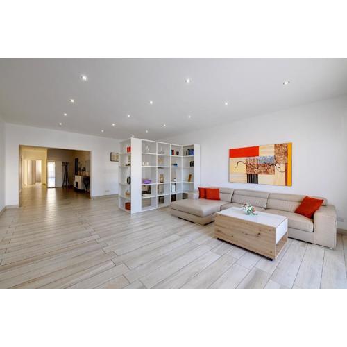 Stylish 3 Bedroom Holiday Apartment in St Julians