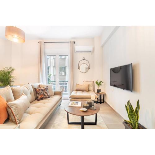 Stylish, 3-brdm Family Apartment near Acropolis!