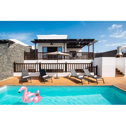 Stylish 6 Bedroom Villa Princesa - Hot Tub - Heated Pool - Near Beach & Waterparks