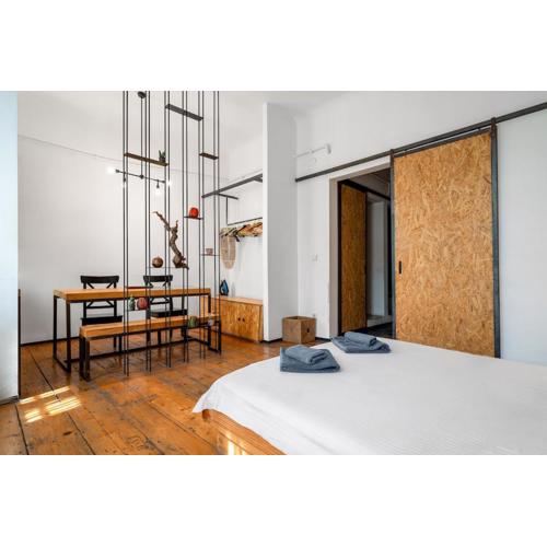 Stylish and Designed 1BR in a Prime Central Location