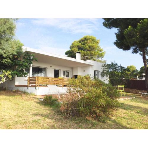 Stylish and tranquil villa for 8 people