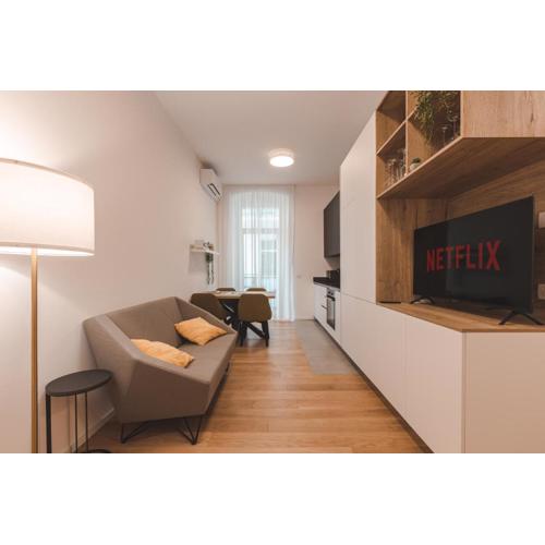 Stylish apartment in the center of Trieste - Central station - WIFI-Netflix and SKY X