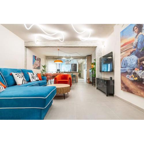 Stylish apartment with a street art touch by REMS
