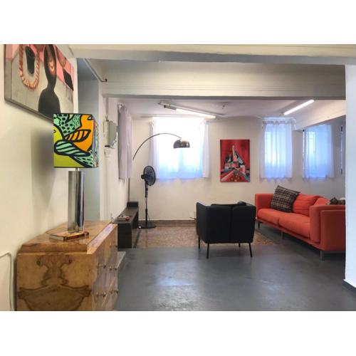 Stylish, Basement Studio with Roof Top Access - EP9B