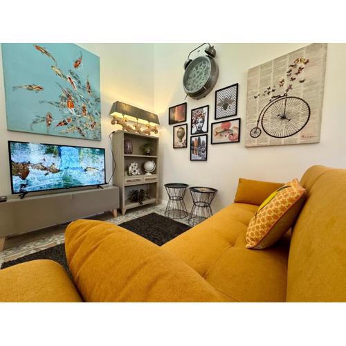 Stylish Boutique Duplex Apartment Home - Orange - 2 Double Bedrooms