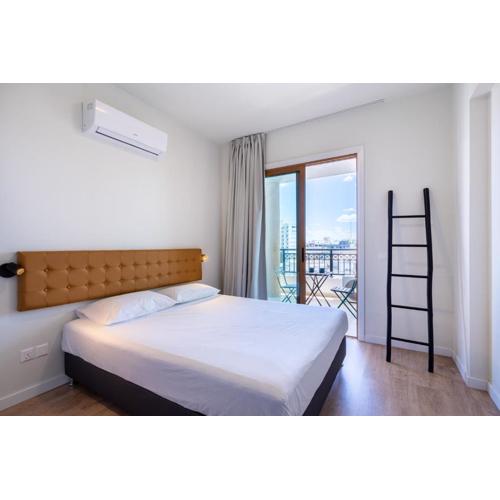 Stylish Central Apartment • City Views • Prime Location • Parking