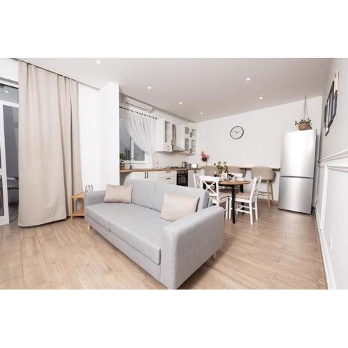 Stylish Central Home with Private Yard - Sleep 6 by QuickTrips
