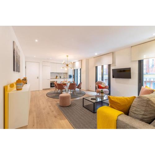 Stylish City Center Retreat for 4 Explore Madrid from Espoz y Mina