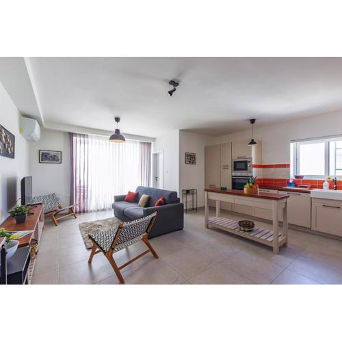 Stylish & Cozy 2BR in Prime Location close to Beach