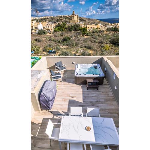Stylish Duplex 3 Bedroom Jacuzzi, BBQ, Scenic Views