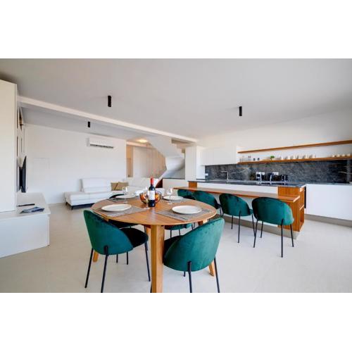 Stylish Duplex in a Tranquil Central Area