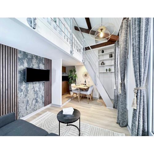Stylish Duplex in Front of Buttes-Chaumont